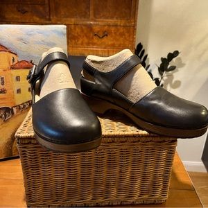 Bella Vita Mary Jane clog size 7 narrow (fits like a medium)